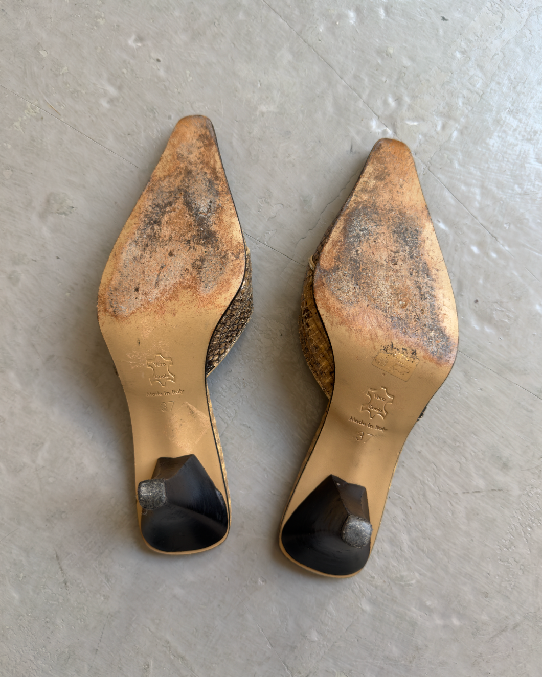 Snakeskin pointed mules